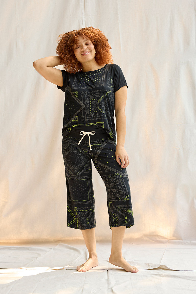 Robyn is 5'8", typically wears a size 10 and is wearing a size large