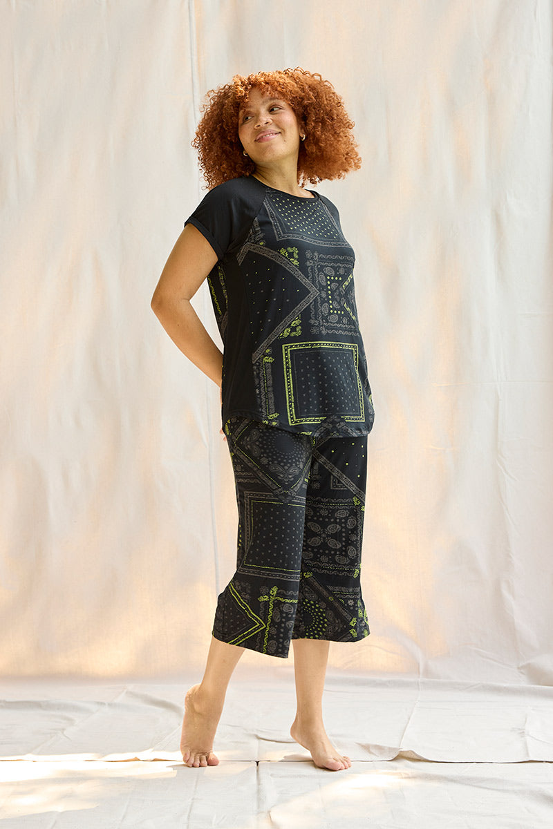 Robyn is 5'8", typically wears a size 10 and is wearing a size large