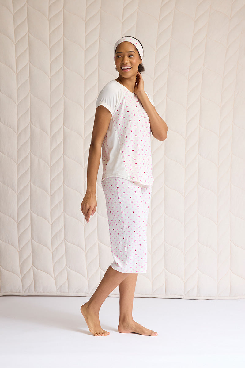 Sam is 5'9", typically wears a size 4 and is wearing a size small