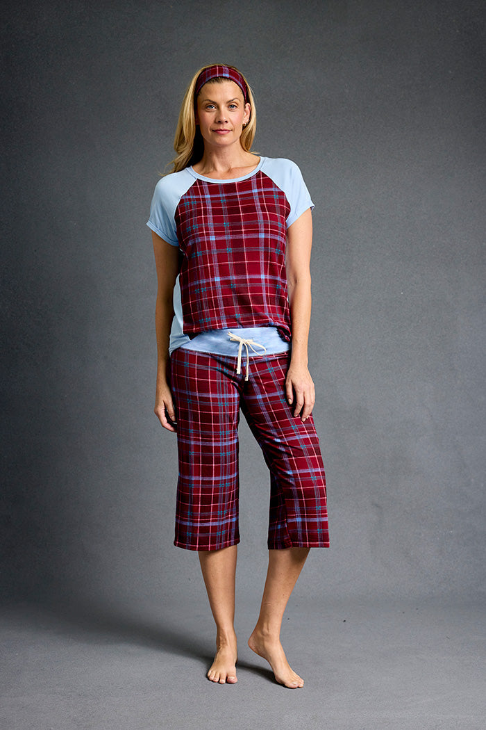 Amber is 5'9", typically wears a size 6/8 and is wearing a size M