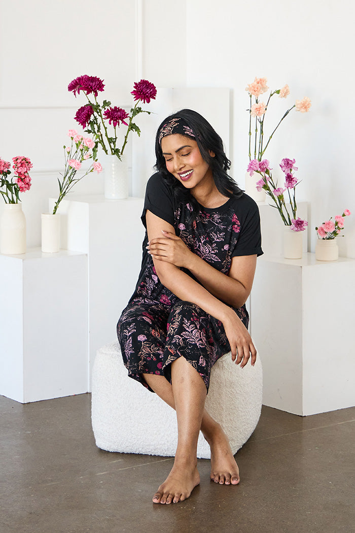 Chin is 5'9", typically wears a size 10/12 and is wearing a size large