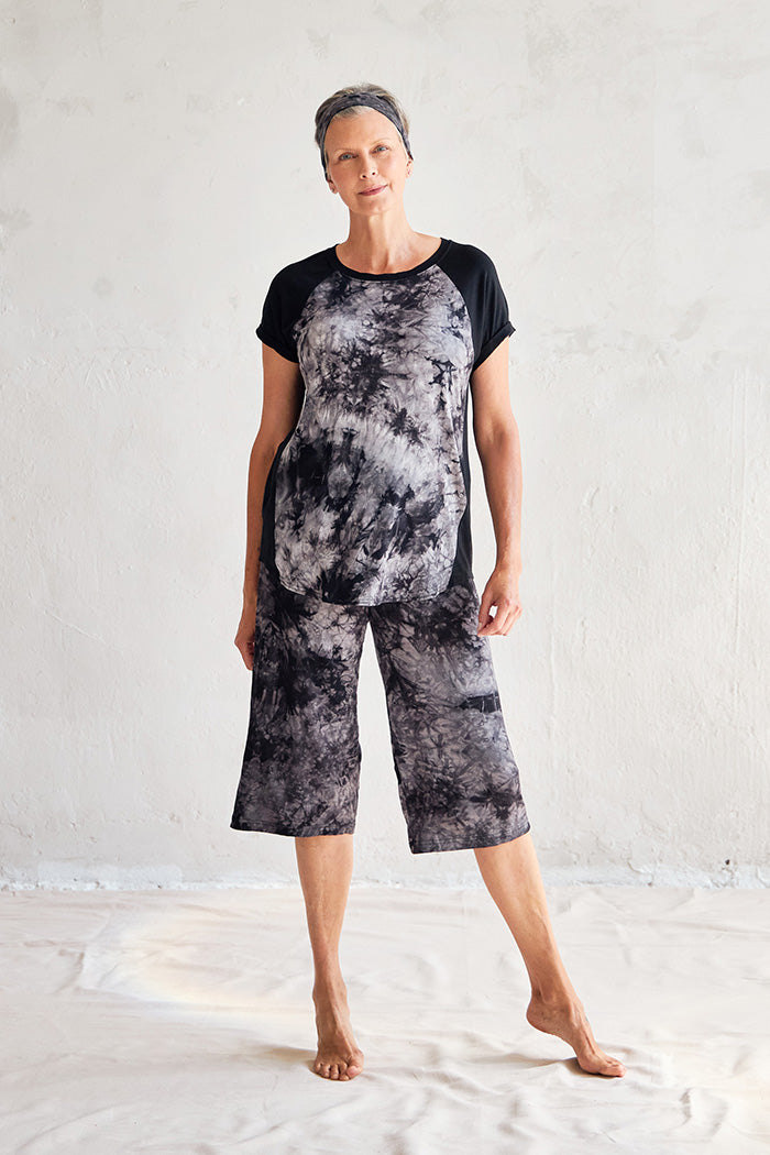 Laroe is 5'11", typically wears a size 6/8 and is wearing a size medium