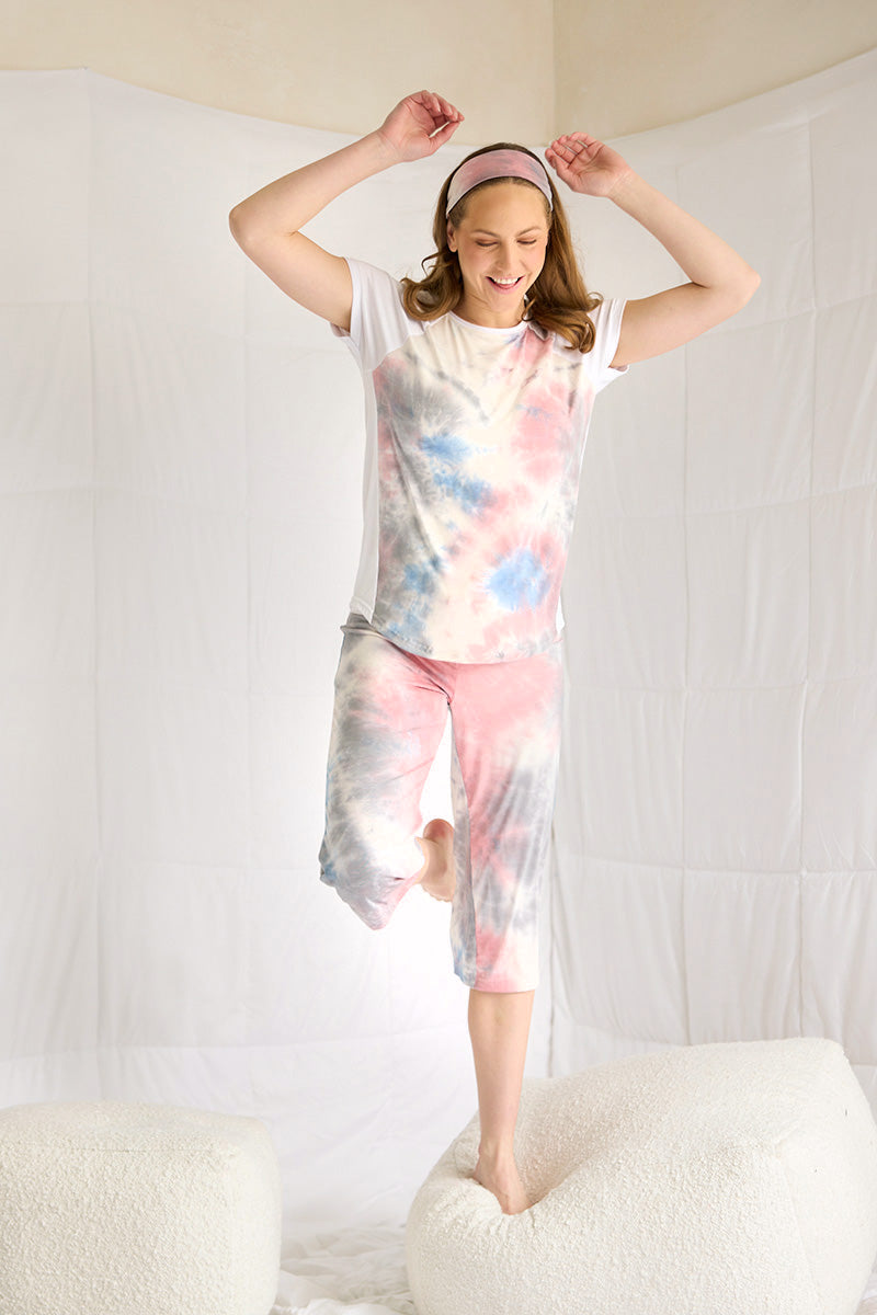 Siobhan is 5'8", typically wears a size 4 and is wearing a size small