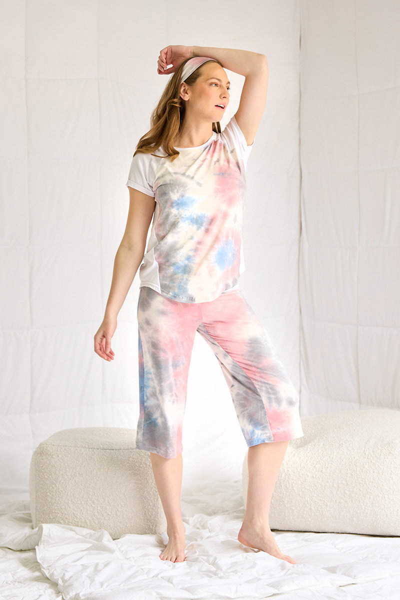 Siobhan is 5'8", typically wears a size 4 and is wearing a size small