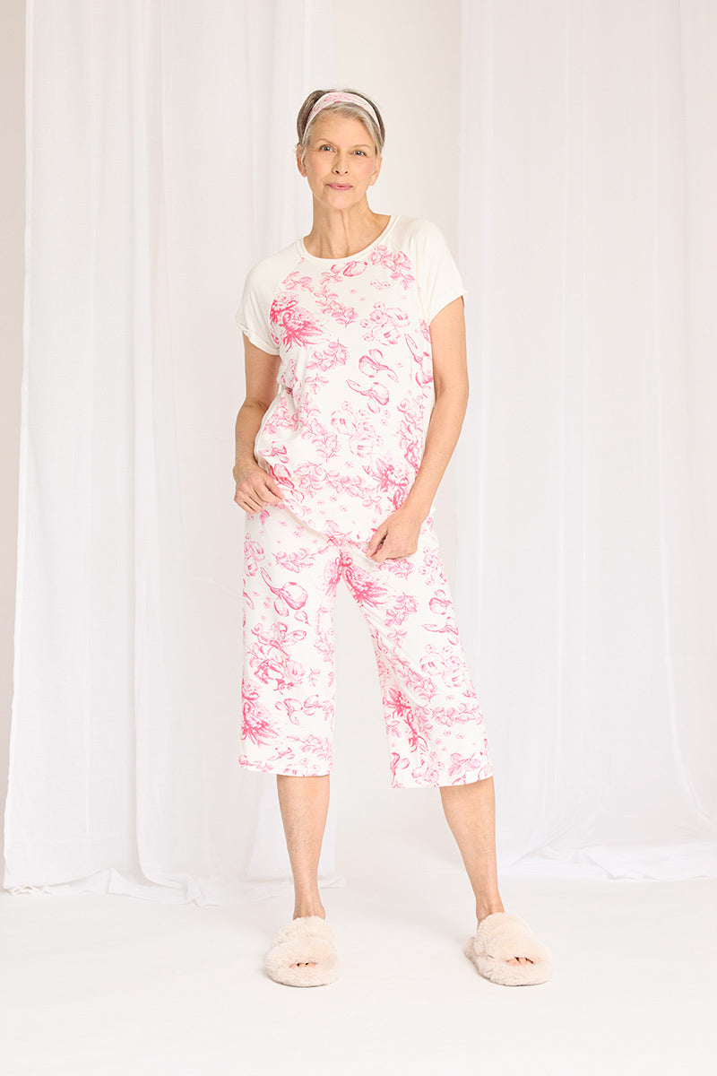 Laroe is 5'11", typically wears a size 6/8 and is wearing a size medium