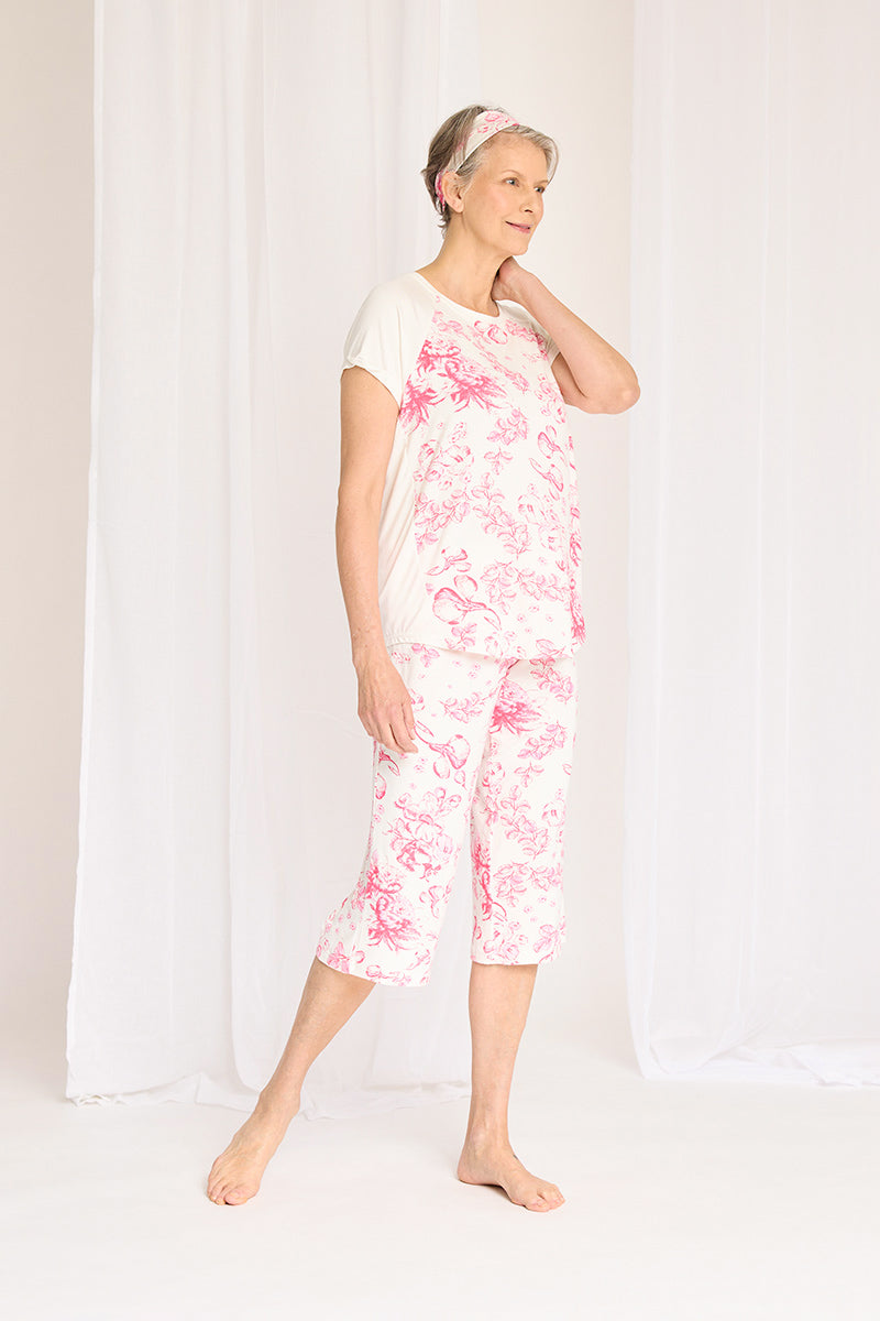 Laroe is 5'11", typically wears a size 6/8 and is wearing a size medium