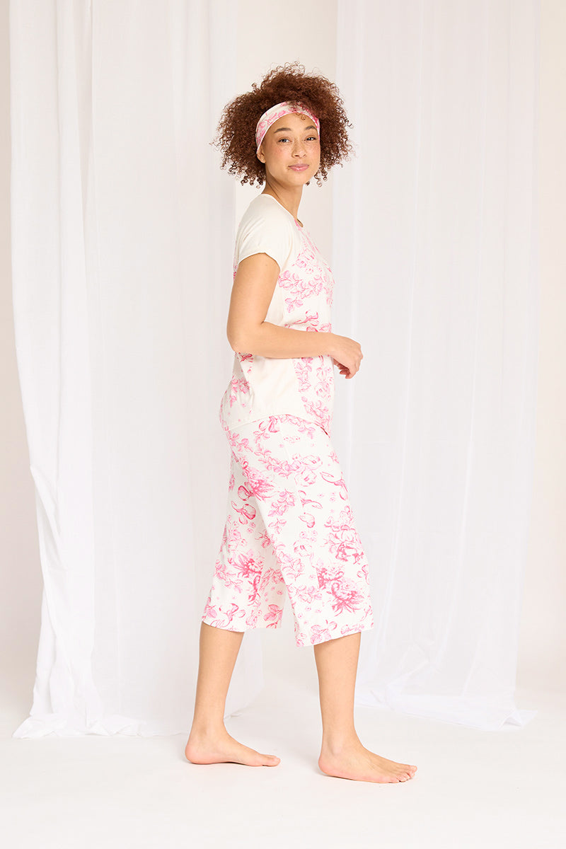 Kiera is 5'9", typically wears a size 4/6 and is wearing a size small