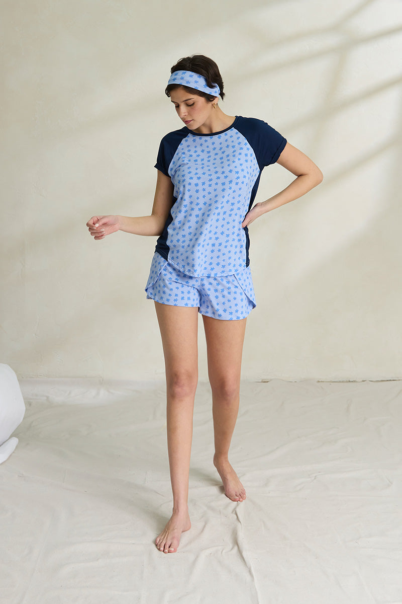 Natasha is 5'11", typically wears a size 4/6 and is wearing a size small