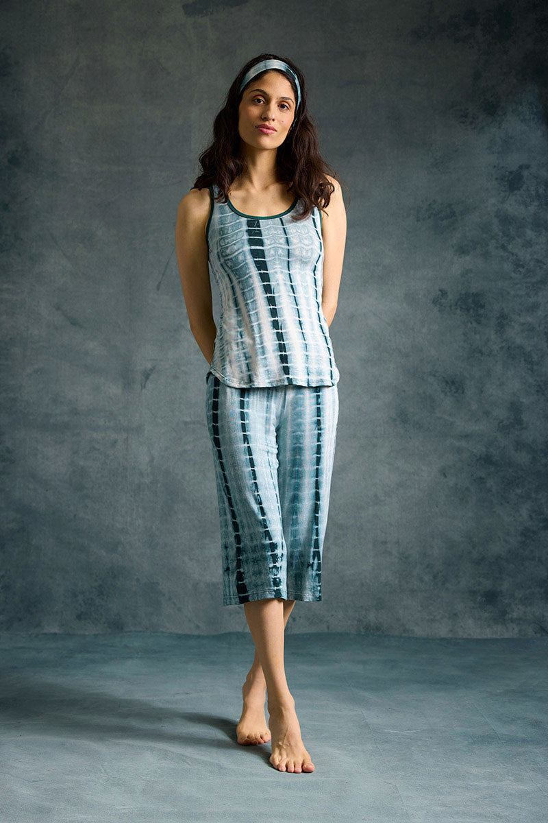 Lynn is 5'8", typically wears a size 2/4 and is wearing a size S