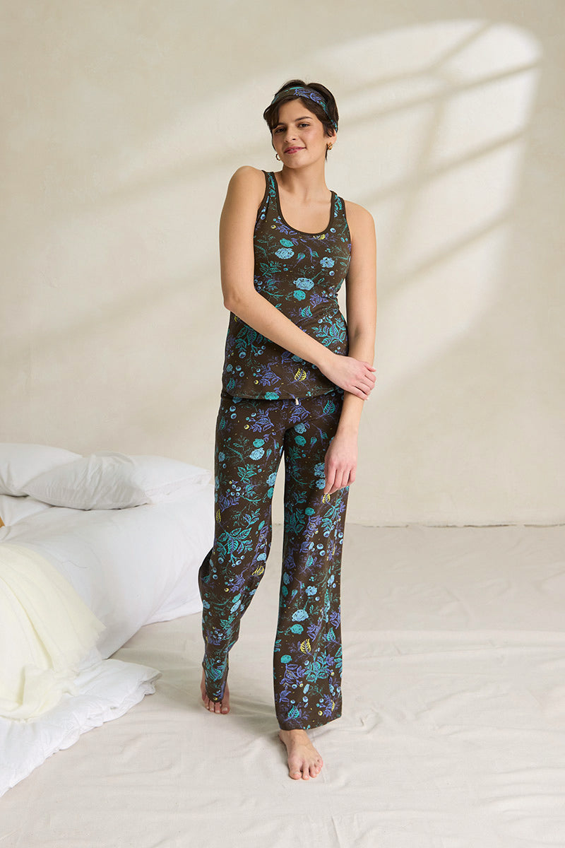 Natasha is 5'11", typically wears a size 4/6 and is wearing a size small