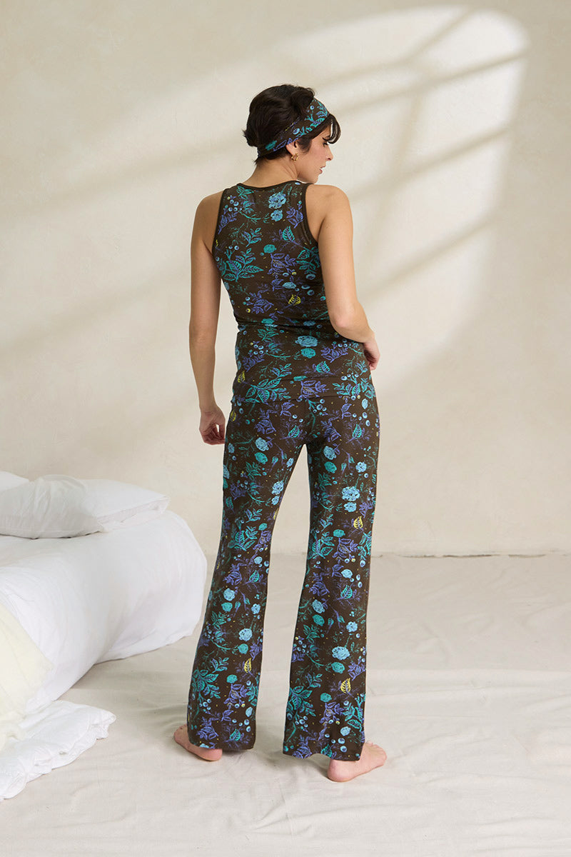 Natasha is 5'11", typically wears a size 4/6 and is wearing a size small