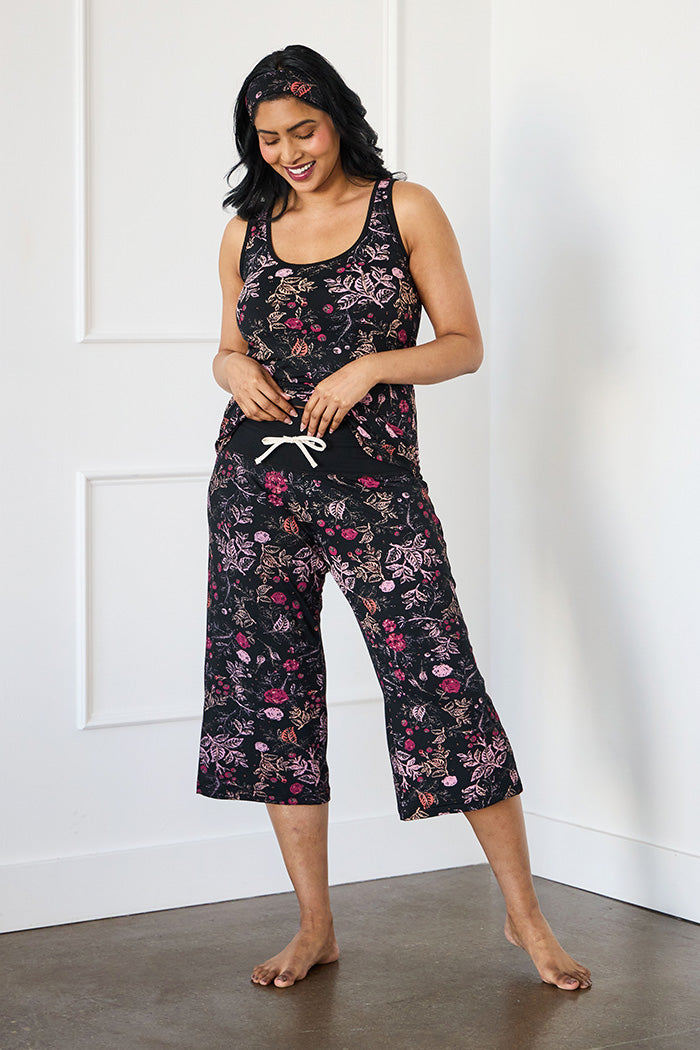 Chin is 5'9", typically wears a size 10/12 and is wearing a size large