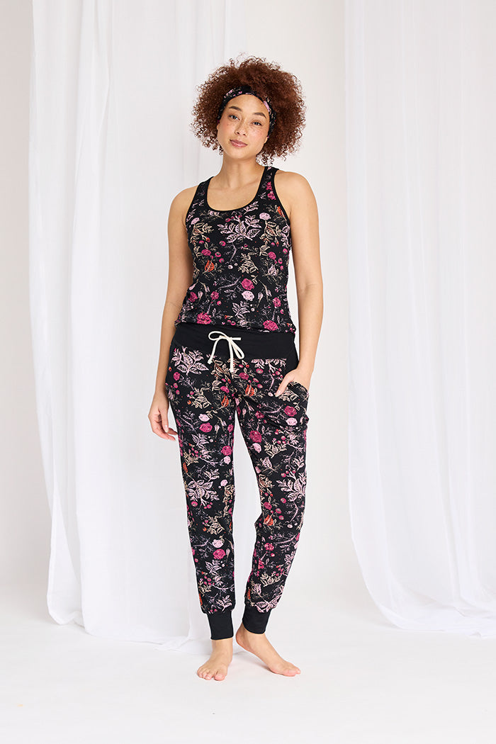 Kiera is 5'9", typically wears a size 4/6 and is wearing a size small