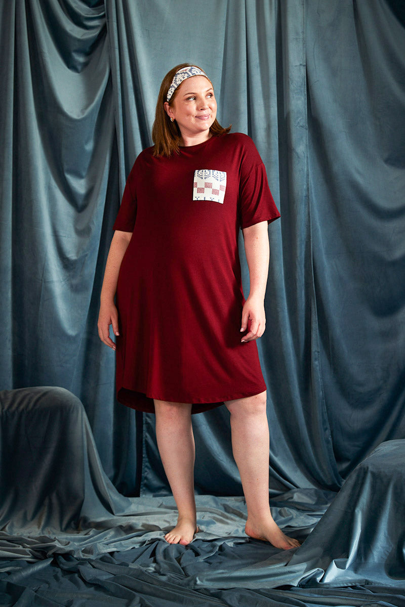 Meaghan is 5'9", typically wears a size 16 and is wearing a size XL.
