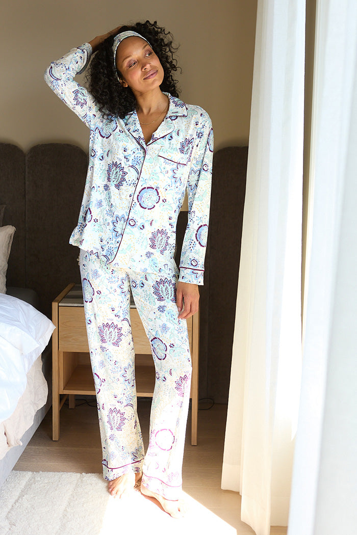 Aliya is 5'9", typically wears a size 4 and is wearing a size small