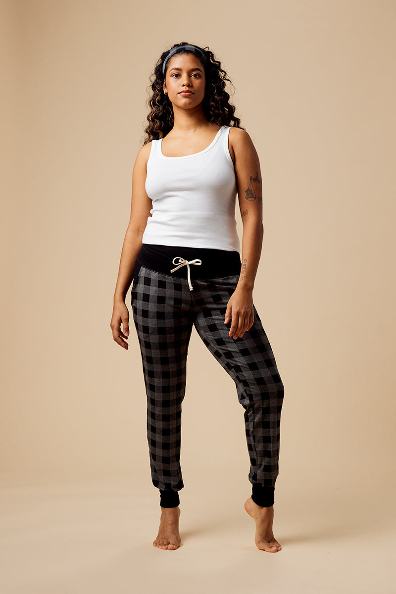 Aishah is 5'7", typically wears a size 6 and is wearing a size small