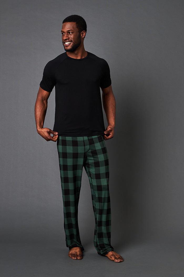 Ugo is 6'3", has a 38" chest and is wearing a size medium