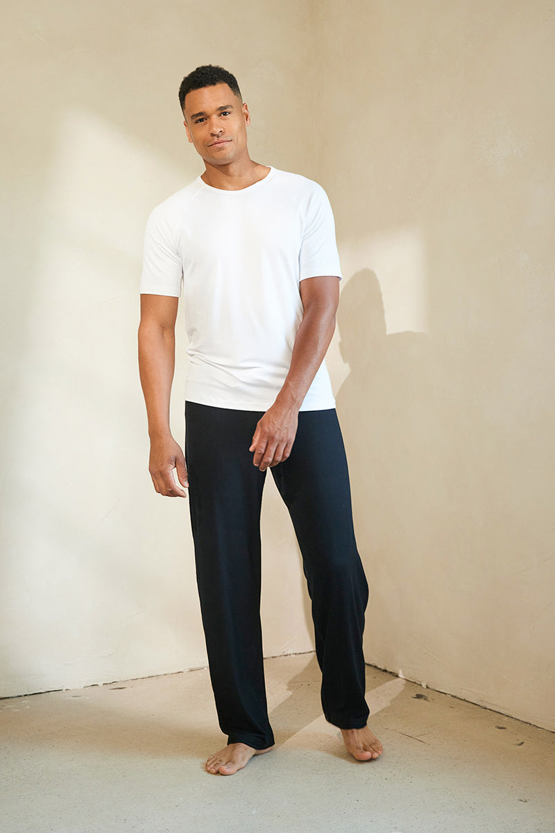 Stiver is 6'1", typically wears a size 33 pant, has a 40" chest, a 34" inseam and is wearing a size M