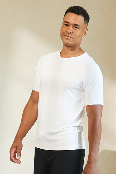 Stiver is 6'1", typically wears a size 33 pant, has a 40" chest, a 34" inseam and is wearing a size M