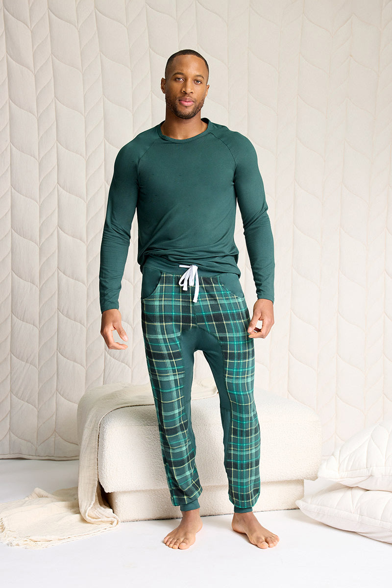 Brendan is 6'0", typically wears a size 32 pant, has a 40" chest and is wearing a size M