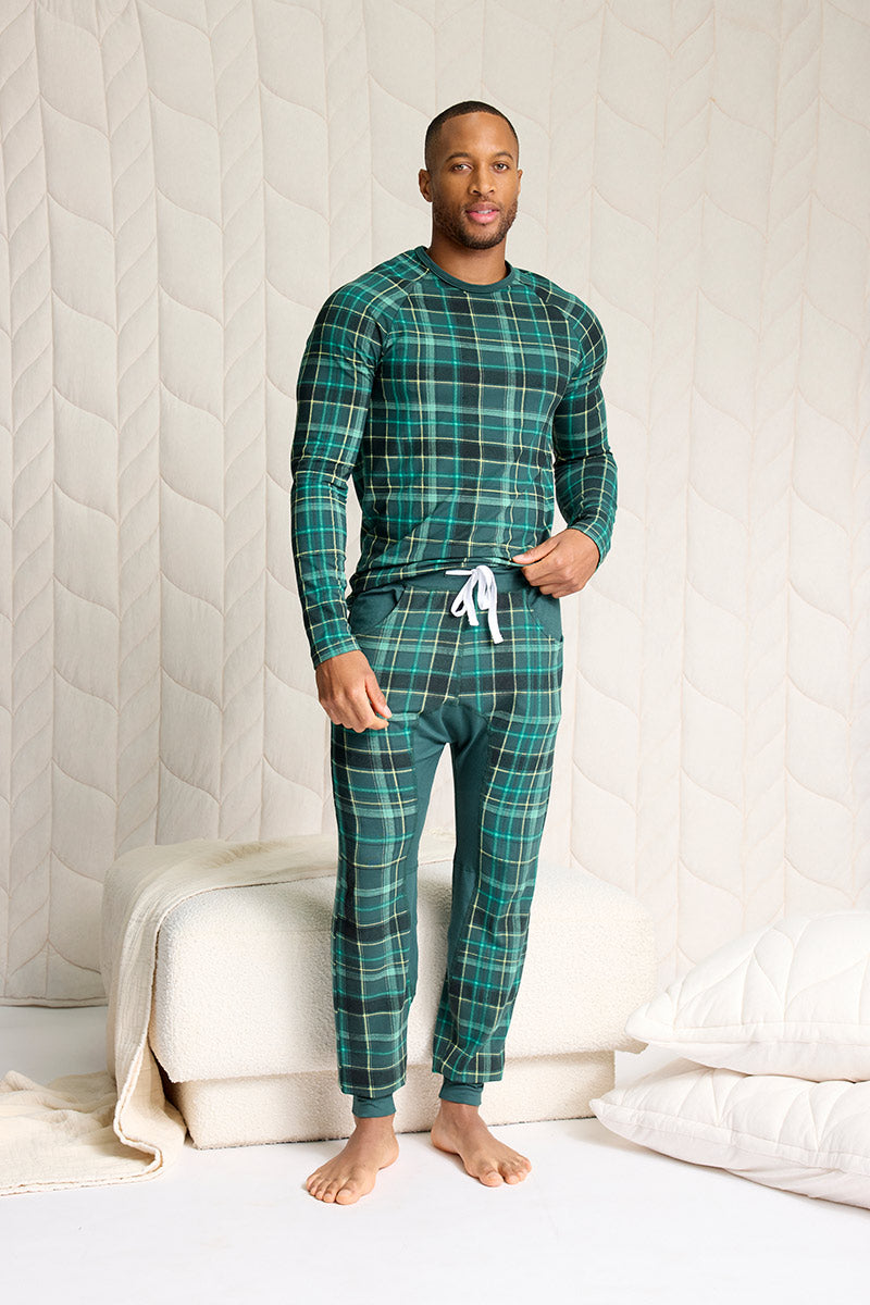 Brendan is 6'0", typically wears a size 32 pant, has a 40" chest and is wearing a size M