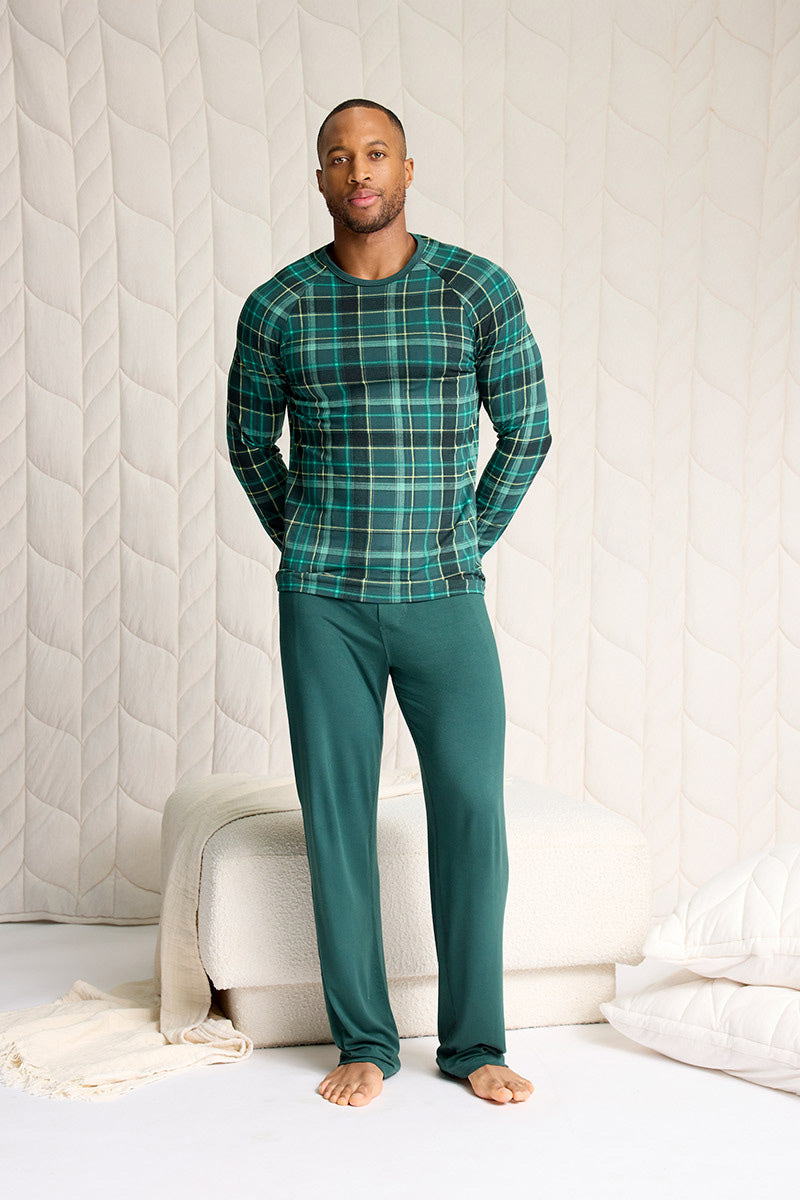 Brendan is 6'0", typically wears a size 32 pant, has a 40" chest and is wearing a size M