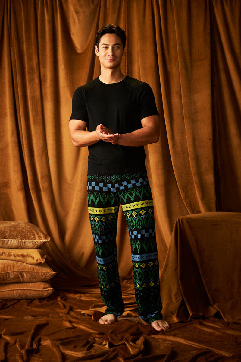 Aaron is 6'0", typically wears a size 30 pant, has a 40" chest and is wearing a small pant and medium top