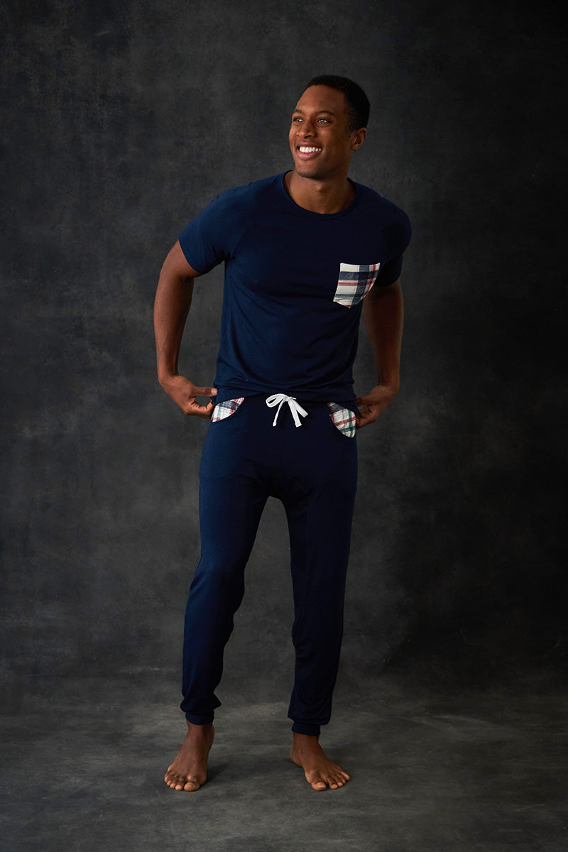 Brendan is 6'0", typically wears a size 32 pant, has a 40" chest and is wearing a size medium