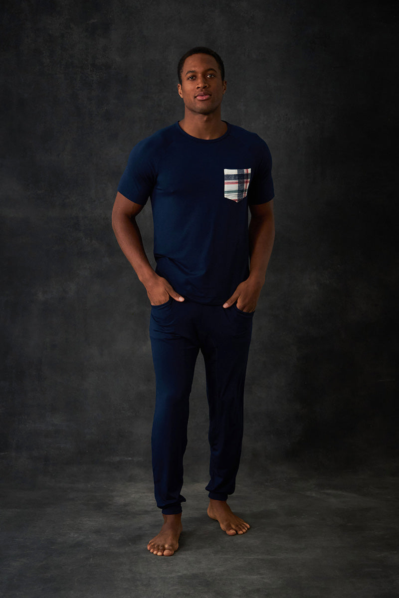 Brendan is 6'0", typically wears a size 32 pant, has a 40" chest and is wearing a size medium