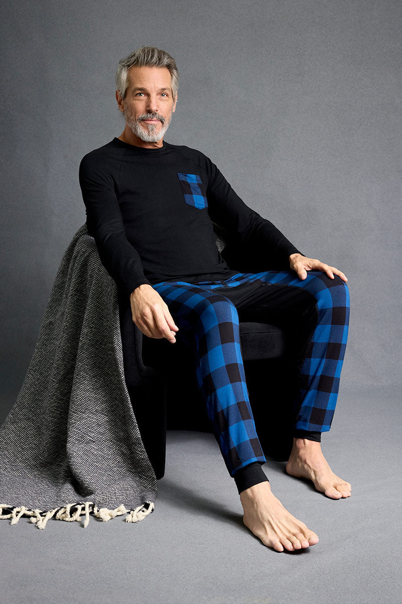 Bill is 6'2", typically wears a size 32 pant, has a 40" chest and is wearing a size M