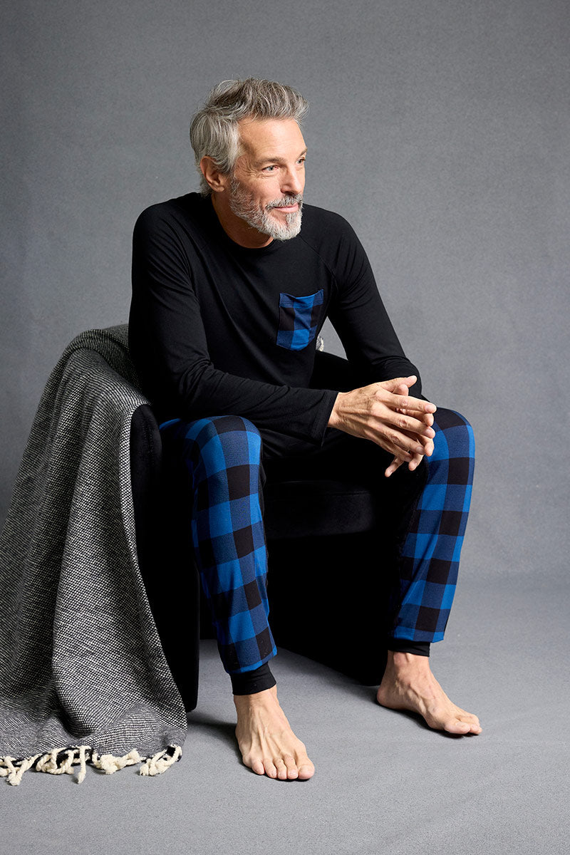 Bill is 6'2", typically wears a size 32 pant, has a 40" chest and is wearing a size M