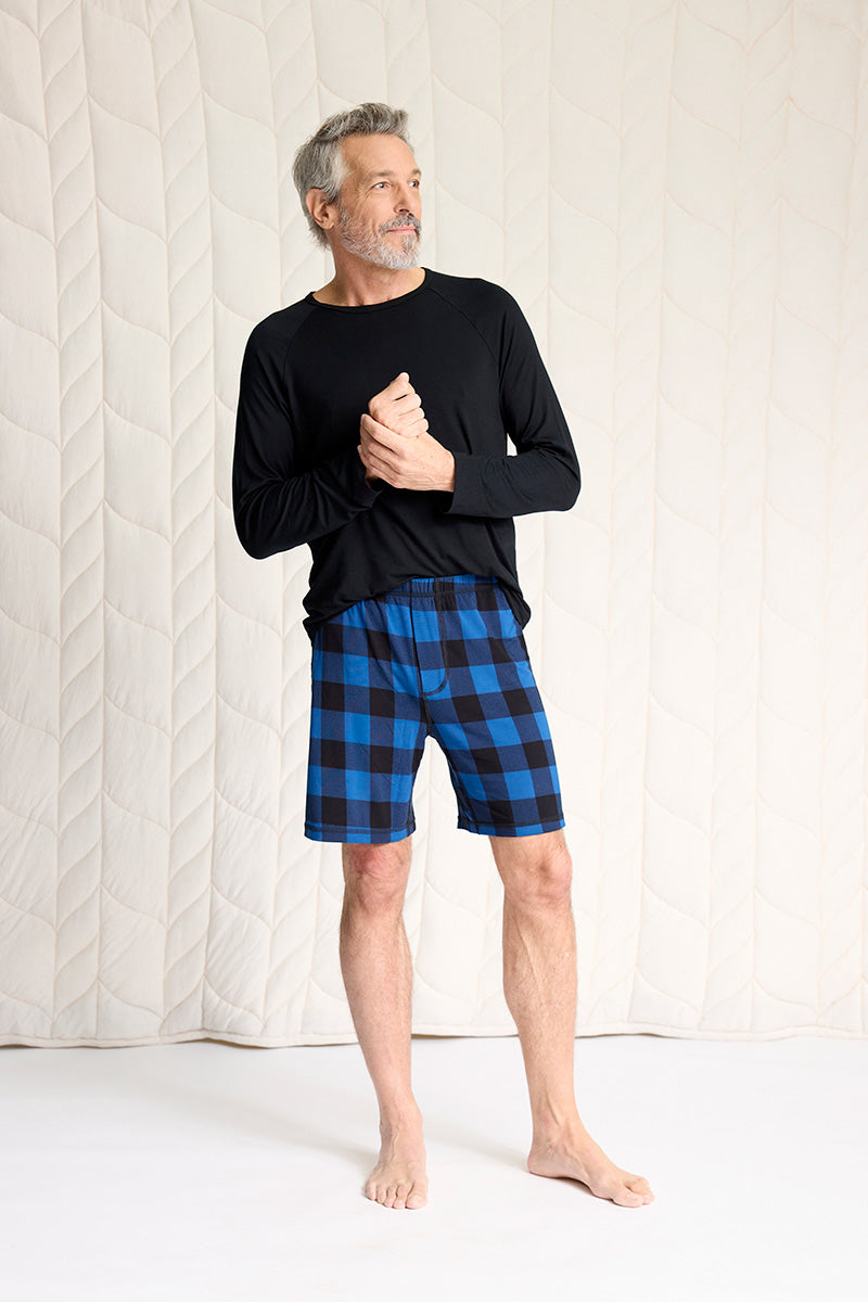 Bill is 6'2", typically wears a size 32 pant, has a 40" chest and is wearing a size M