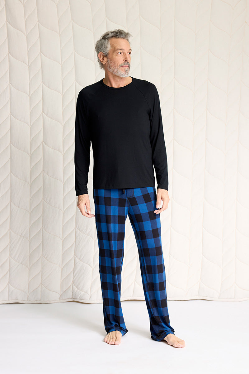 Bill is 6'2", typically wears a size 32 pant, has a 40" chest and is wearing a size M