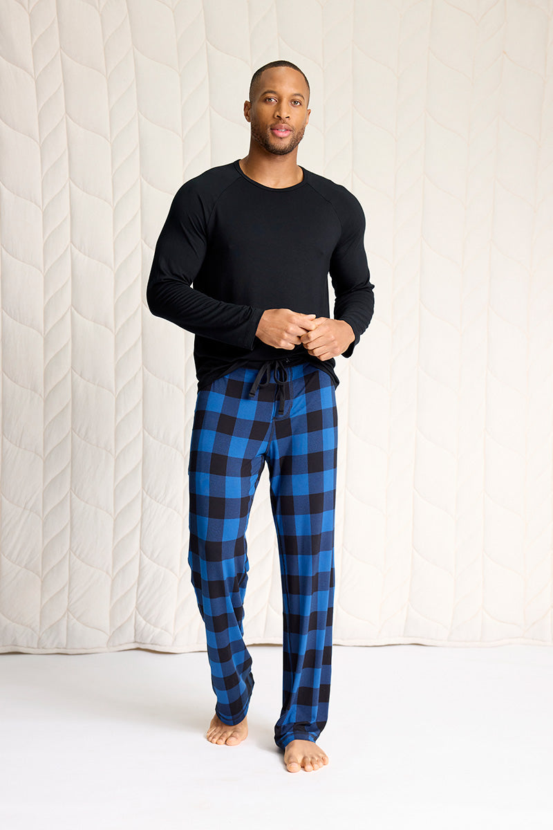 Brendan is 6'0", typically wears a size 32 pant, has a 40" chest and is wearing a size M