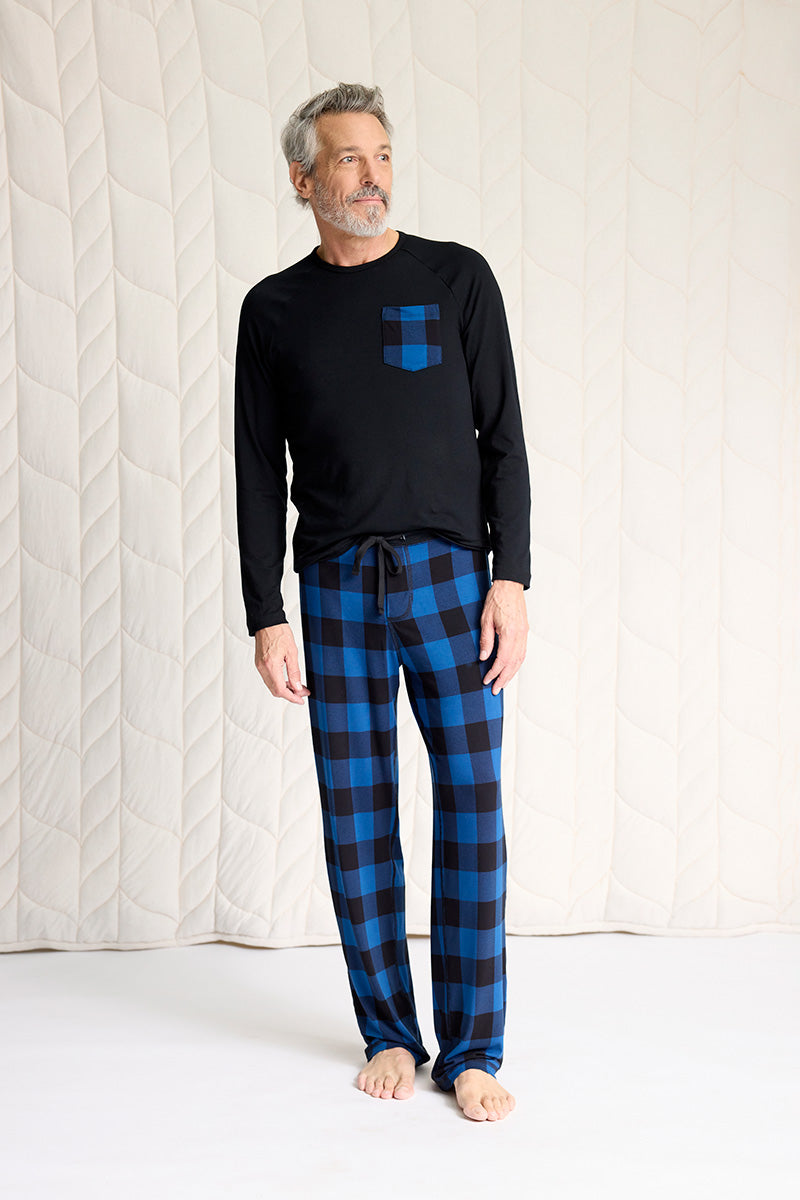 Bill is 6'2", typically wears a size 32 pant, has a 40" chest and is wearing a size M