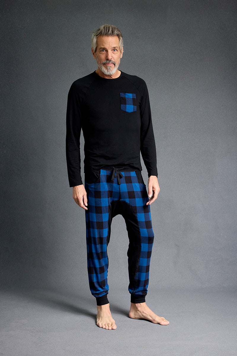 Bill is 6'2", typically wears a size 32 pant, has a 40" chest and is wearing a size M