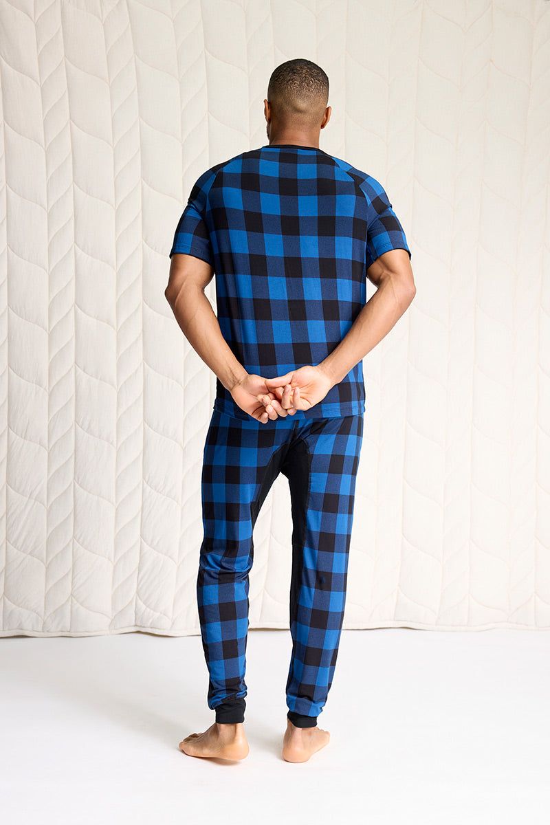 Brendan is 6'0", typically wears a size 32 pant, has a 40" chest and is wearing a size M