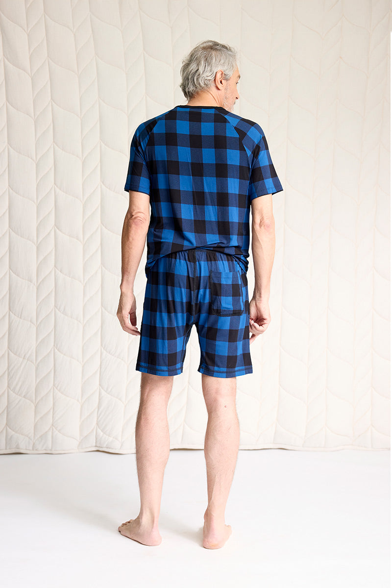 Bill is 6'2", typically wears a size 32 pant, has a 40" chest and is wearing a size M