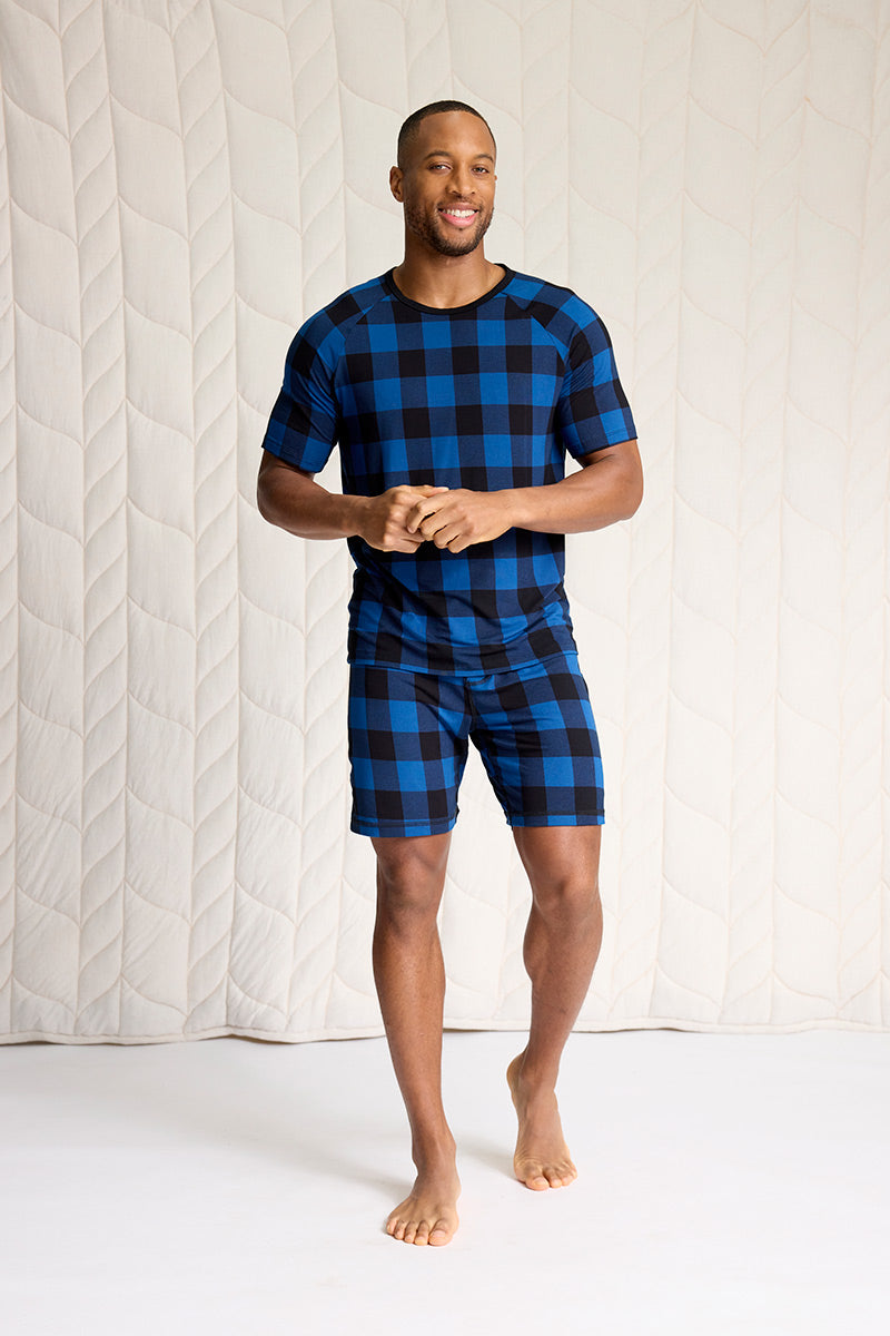 Brendan is 6'0", typically wears a size 32 pant, has a 40" chest and is wearing a size M