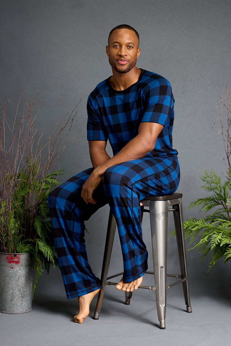 Brendan is 6'0", typically wears a size 32 pant, has a 40" chest and is wearing a size M