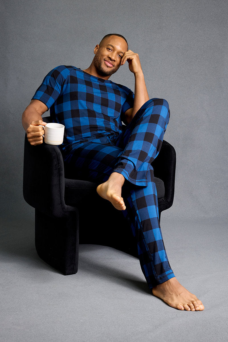 Brendan is 6'0", typically wears a size 32 pant, has a 40" chest and is wearing a size M