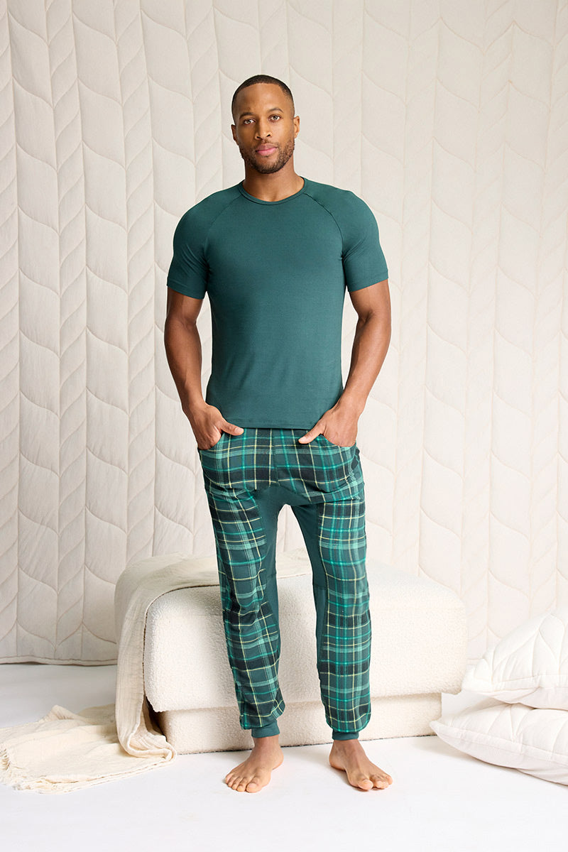 Brendan is 6'0", typically wears a size 32 pant, has a 40" chest and is wearing a size M