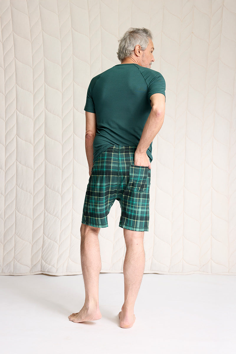 Bill is 6'2", typically wears a size 32 pant, has a 40" chest and is wearing a size M