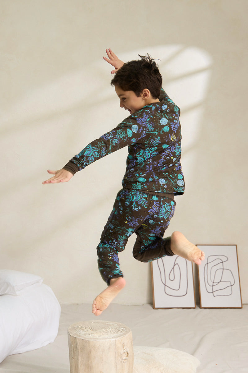 7 years old, wearing a size 7/8