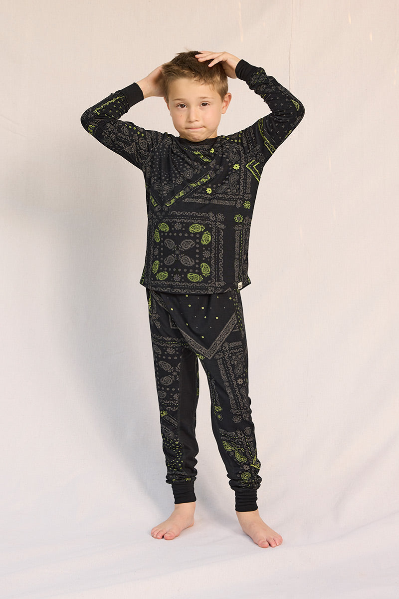 Lev is wearing size 5/6