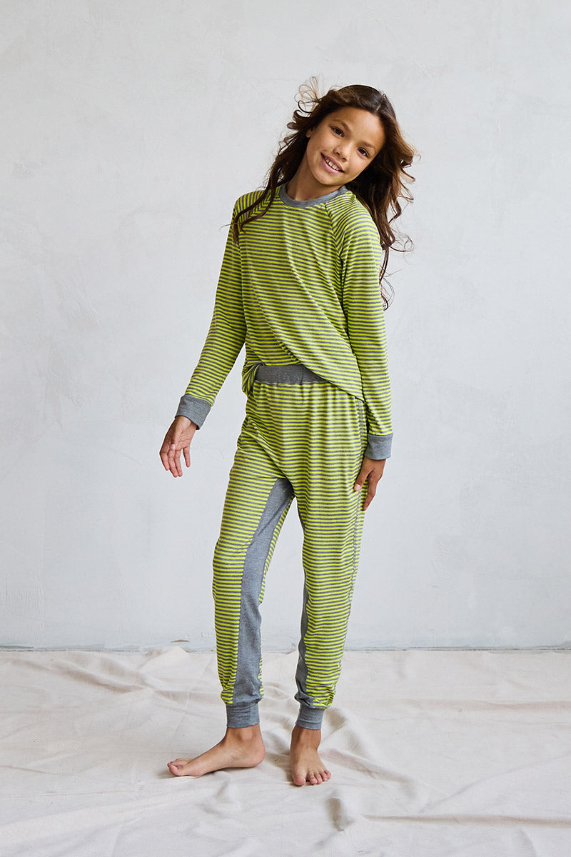 Ava is 10 years old, 4'11" tall and is wearing a size 9/10