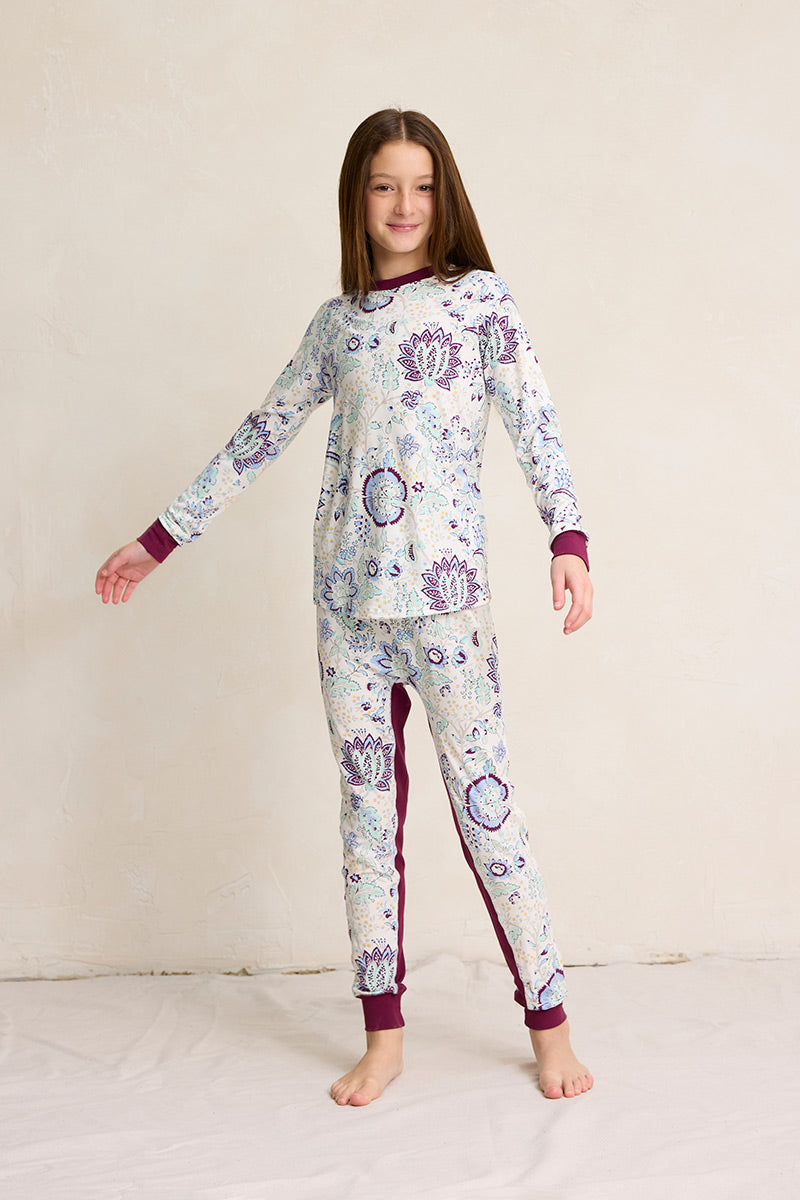 Tessa is wearing a size 9/10