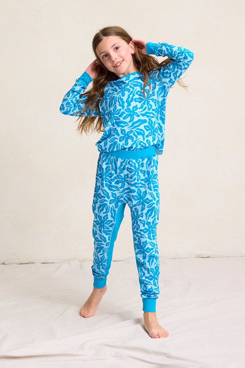 Micki is wearing a size 5/6