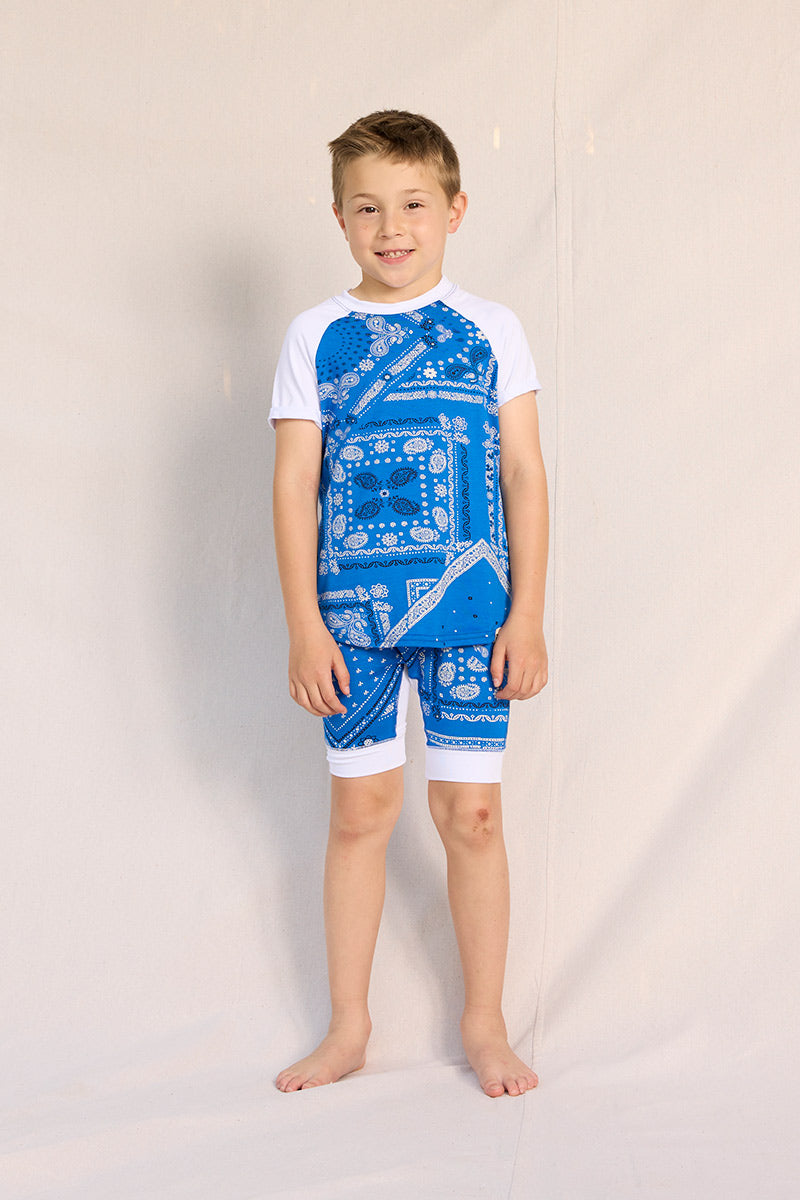 Lev is wearing a size 5/6