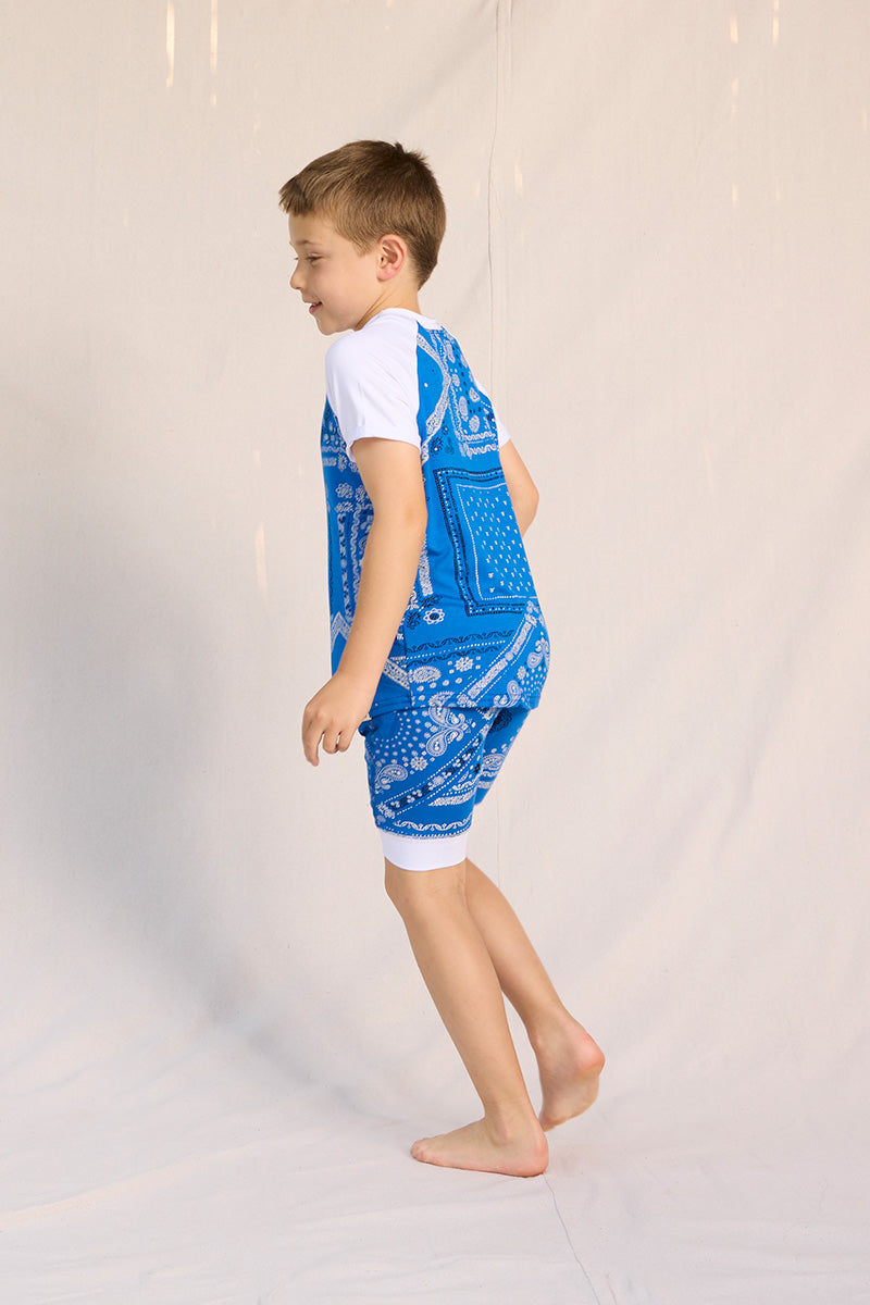 Lev is wearing a size 5/6